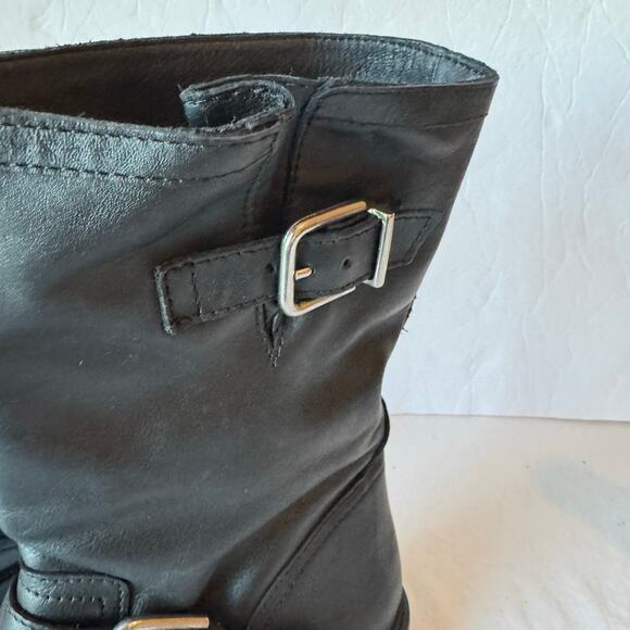 Steve Madden Women's Gleeson Leather Moto Pull On Boot 7 Black Buckles Edgy - Picture 6 of 13